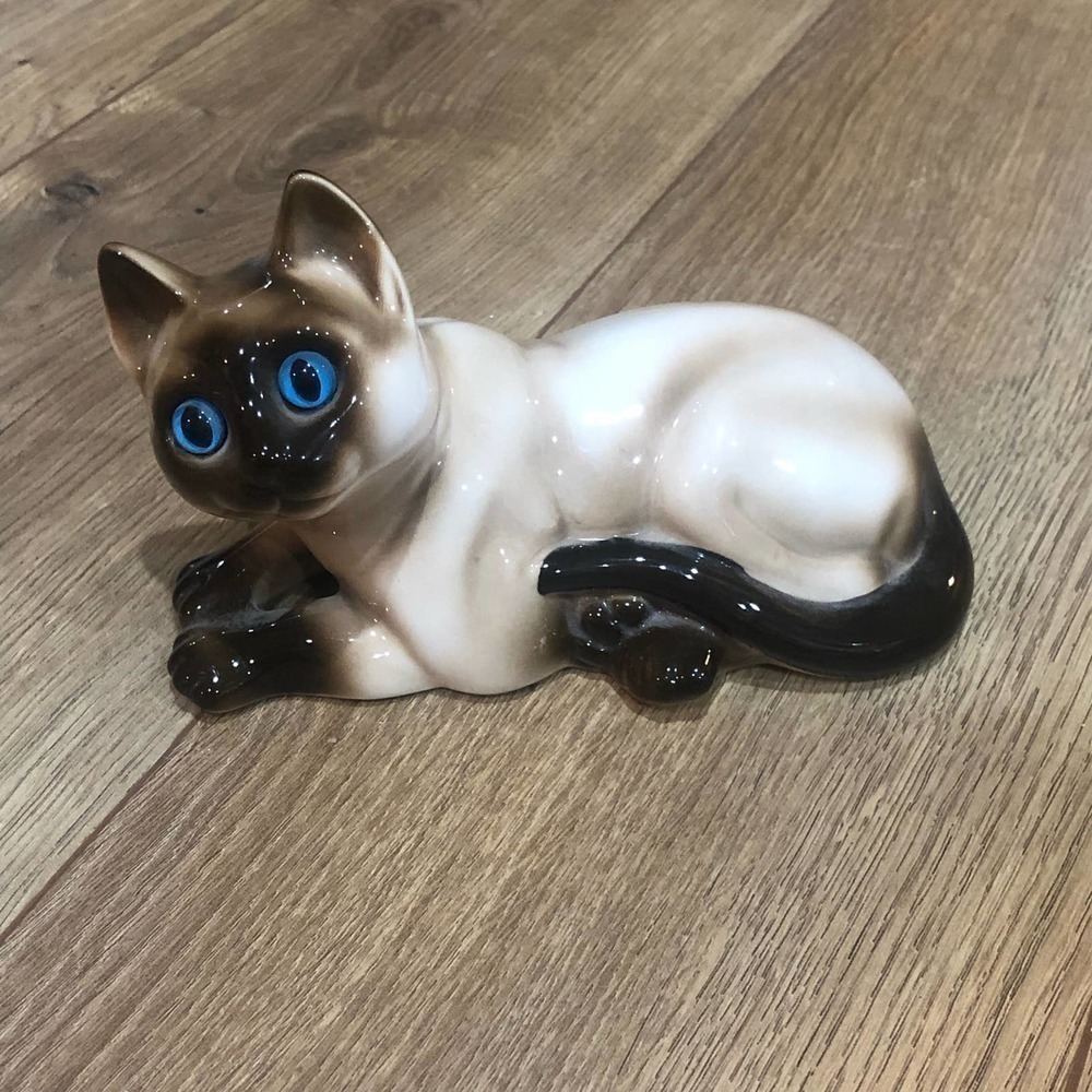 ENESCO Vintage Siamese Cat Figurine Excellent Condition
